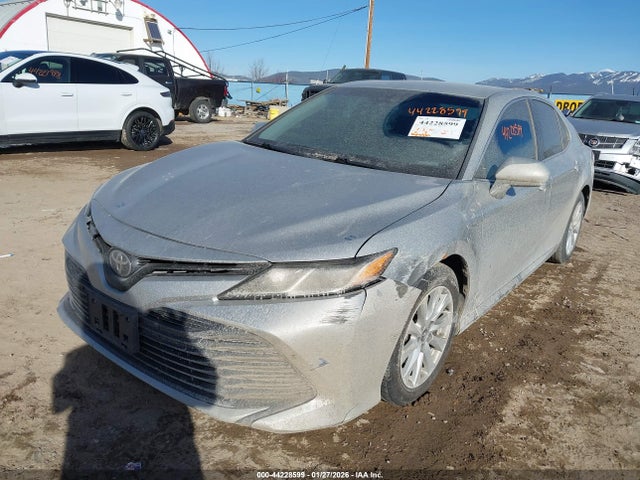 2018 Toyota Camry Le მანქანა იყიდება აუქციონზე, vin: 4T1B11HK5JU009770, აუქციონის ნომერი: 44228599
