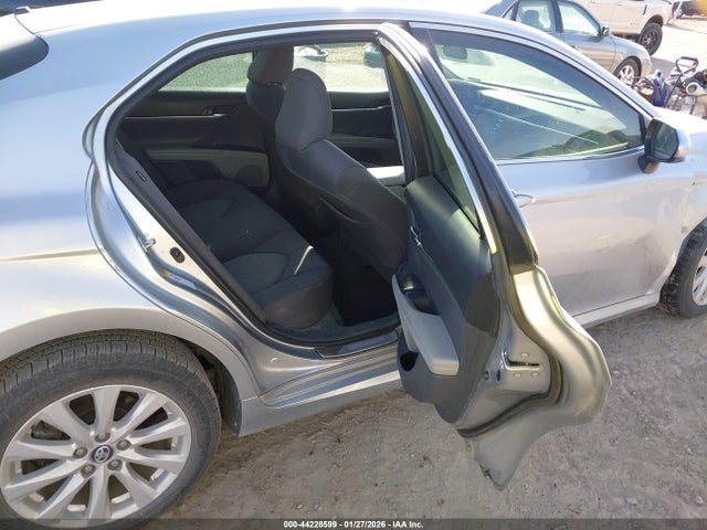 2018 Toyota Camry Le მანქანა იყიდება აუქციონზე, vin: 4T1B11HK5JU009770, აუქციონის ნომერი: 44228599