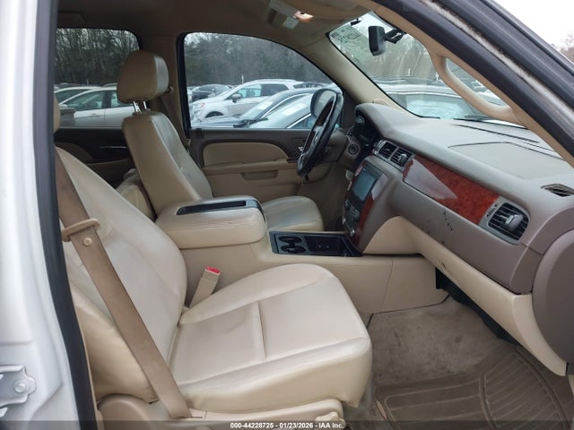 44228725 :رقم المزاد ، 3GNMCEE08BG365739 vin ، 2011 Chevrolet Avalanche 1500 Ls مزاد بيع