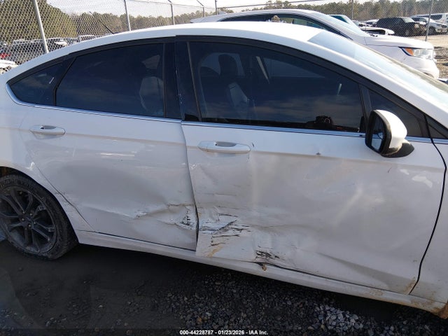 3FA6P0HD3JR130410 Ford FUSION SE