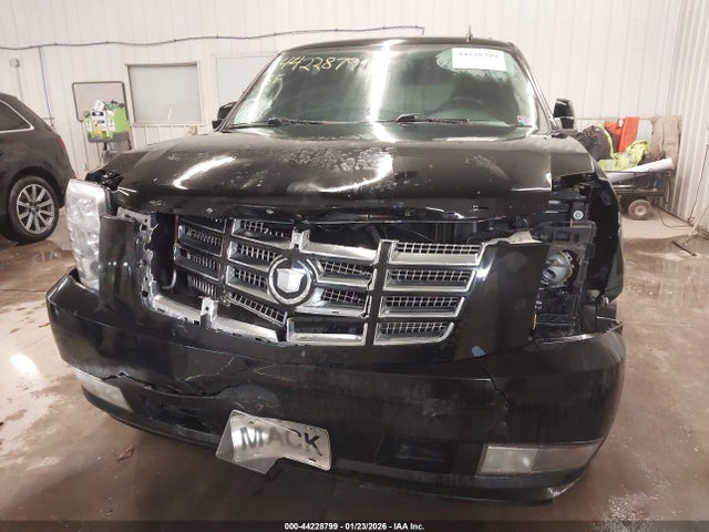 44228799 :رقم المزاد ، 1GYS4BEF7BR122885 vin ، 2011 Cadillac Escalade Luxury مزاد بيع