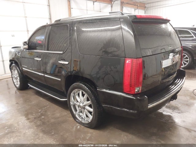 2011 CADILLAC ESCALADE 1GYS4BEF7BR122885 Photo 2