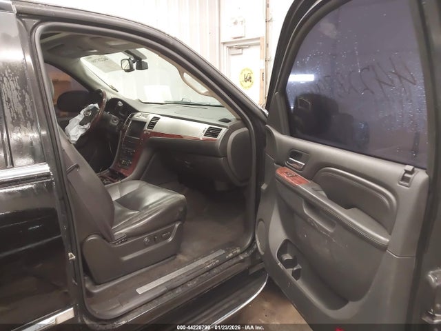 2011 CADILLAC ESCALADE 1GYS4BEF7BR122885 Photo 4