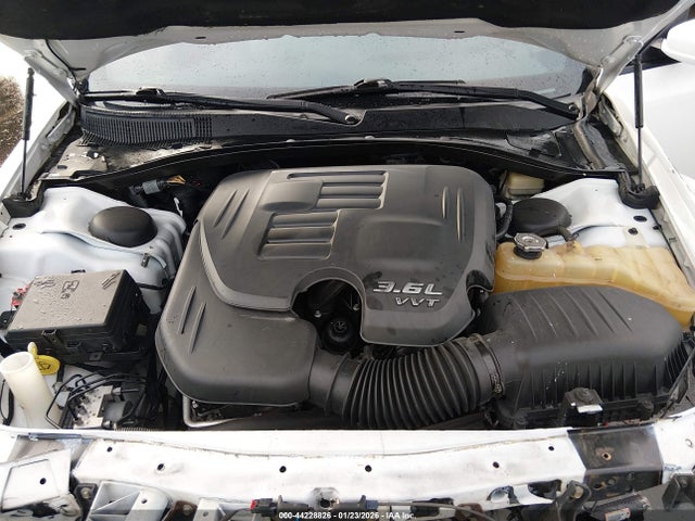 44228826 :رقم المزاد ، 2C3CCABG3FH864442 vin ، 2015 Chrysler 300 300s مزاد بيع