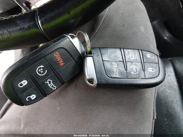 44228826 :رقم المزاد ، 2C3CCABG3FH864442 vin ، 2015 Chrysler 300 300s مزاد بيع