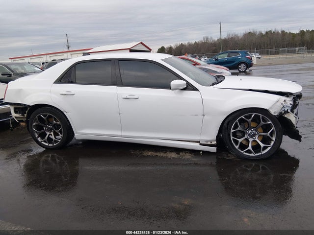 44228826 :رقم المزاد ، 2C3CCABG3FH864442 vin ، 2015 Chrysler 300 300s مزاد بيع