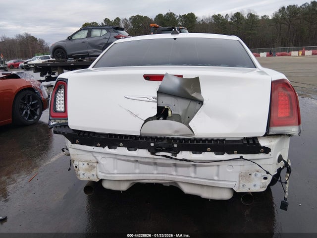 44228826 :رقم المزاد ، 2C3CCABG3FH864442 vin ، 2015 Chrysler 300 300s مزاد بيع
