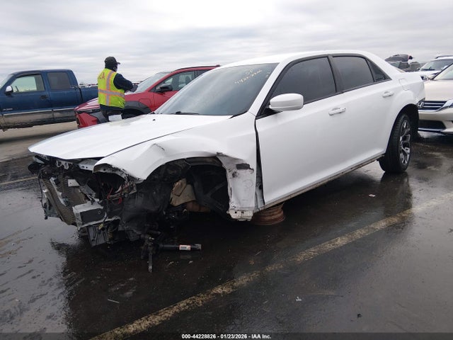 44228826 :رقم المزاد ، 2C3CCABG3FH864442 vin ، 2015 Chrysler 300 300s مزاد بيع