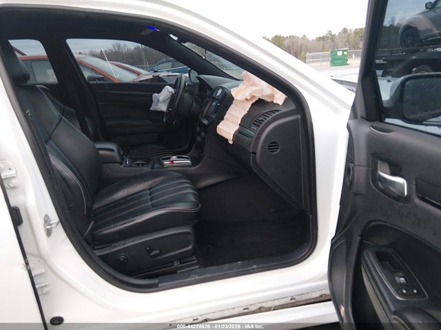 44228826 :رقم المزاد ، 2C3CCABG3FH864442 vin ، 2015 Chrysler 300 300s مزاد بيع