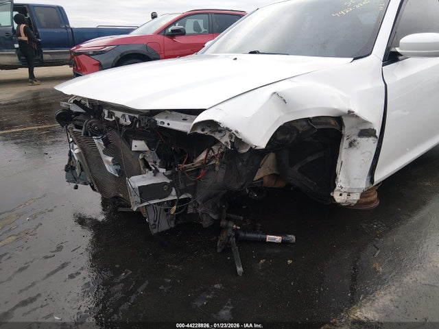 44228826 :رقم المزاد ، 2C3CCABG3FH864442 vin ، 2015 Chrysler 300 300s مزاد بيع