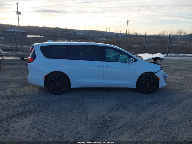 44228876 :رقم المزاد ، 2C4RC1FG0KR583610 vin ، 2019 Chrysler Pacifica Touring Plus مزاد بيع