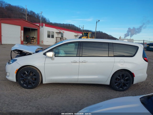44228876 :رقم المزاد ، 2C4RC1FG0KR583610 vin ، 2019 Chrysler Pacifica Touring Plus مزاد بيع
