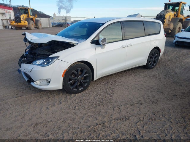 44228876 :رقم المزاد ، 2C4RC1FG0KR583610 vin ، 2019 Chrysler Pacifica Touring Plus مزاد بيع