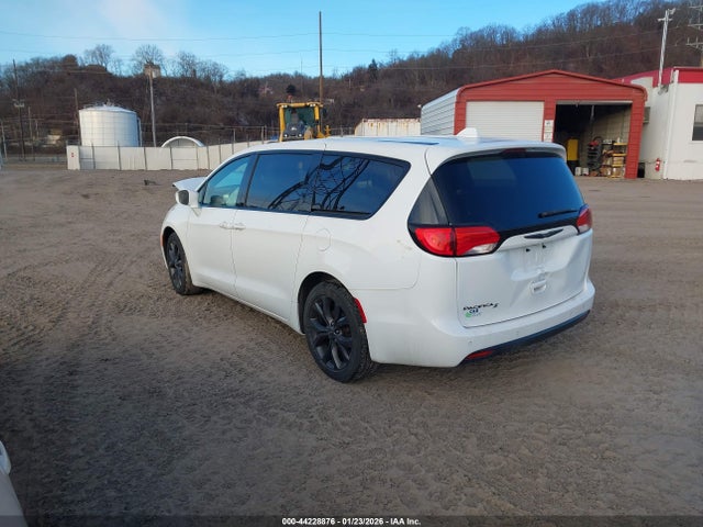 44228876 :رقم المزاد ، 2C4RC1FG0KR583610 vin ، 2019 Chrysler Pacifica Touring Plus مزاد بيع