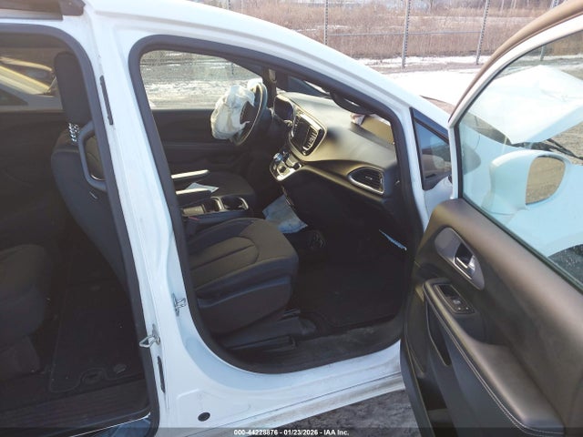 44228876 :رقم المزاد ، 2C4RC1FG0KR583610 vin ، 2019 Chrysler Pacifica Touring Plus مزاد بيع
