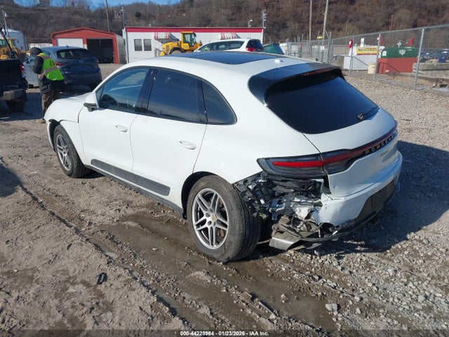 2019 PORSCHE MACAN WP1AA2A53KLB01153 Photo 2
