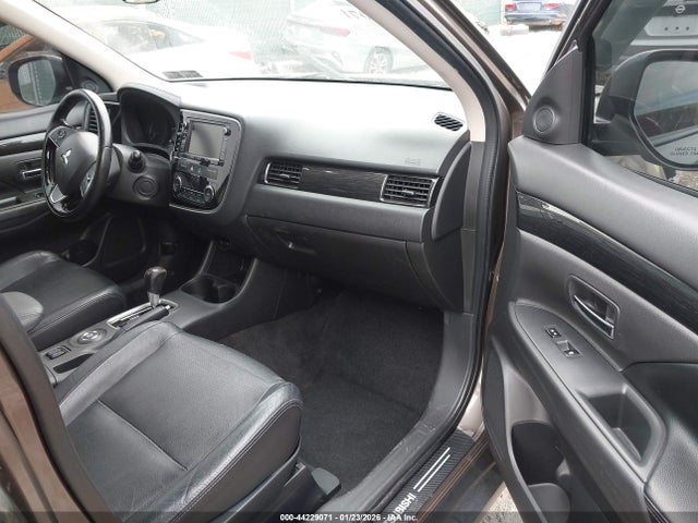 JA4AZ3A35GZ062773 Mitsubishi Outlander Sel