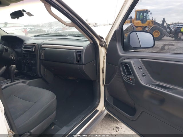 Auction sale of the 2002 Jeep Grand Cherokee Laredo, vin: 1J4GW48S42C108868, lot number: 44229079