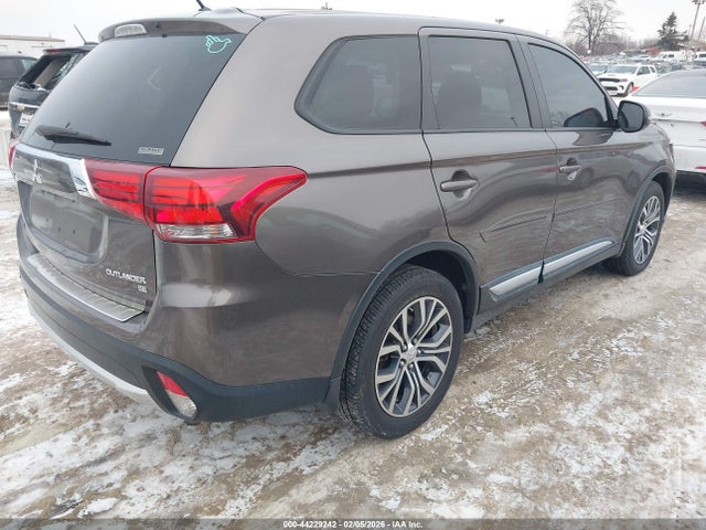 2016 MITSUBISHI OUTLANDER JA4AZ3A38GZ052352 Photo 3