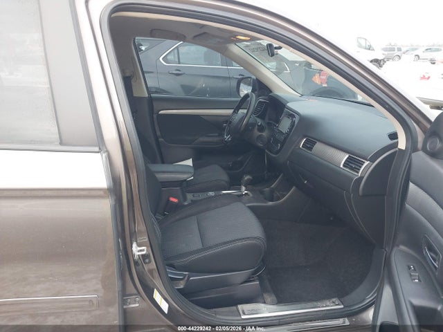 2016 MITSUBISHI OUTLANDER JA4AZ3A38GZ052352 Photo 4