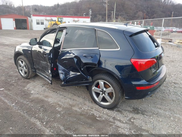 2011 AUDI Q5 WA1DKBFP0BA112283 Photo 2