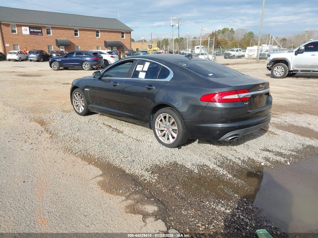 2015 JAGUAR XF SAJWA0FS9FPU60422 Photo 2