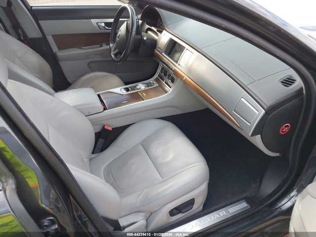 2015 JAGUAR XF SAJWA0FS9FPU60422 Photo 4