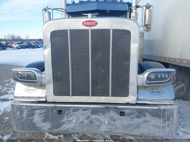 44229471 :رقم المزاد ، 1XPXD49X1JD433524 vin ، 2018 Peterbilt 389 مزاد بيع
