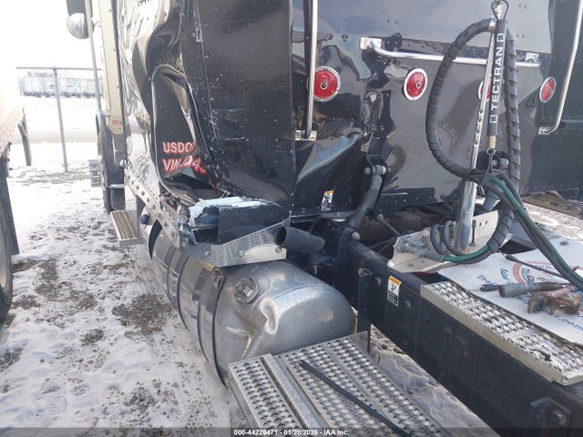 44229471 :رقم المزاد ، 1XPXD49X1JD433524 vin ، 2018 Peterbilt 389 مزاد بيع