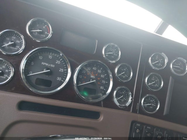 44229471 :رقم المزاد ، 1XPXD49X1JD433524 vin ، 2018 Peterbilt 389 مزاد بيع