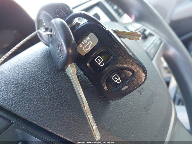 KMHD84LF8HU273429 Hyundai ELANTRA SE
