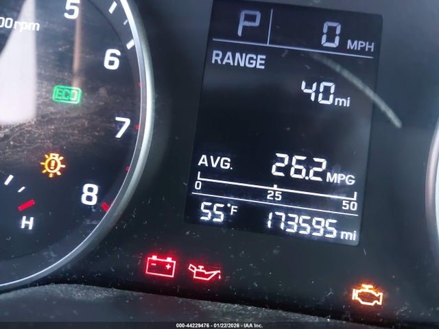 KMHD84LF8HU273429 Hyundai ELANTRA SE