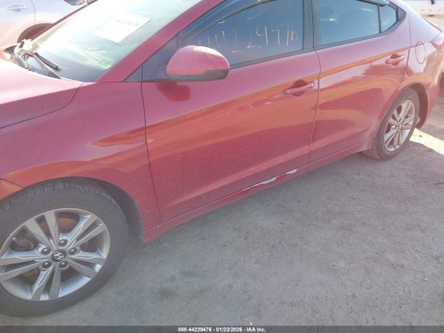 KMHD84LF8HU273429 Hyundai ELANTRA SE