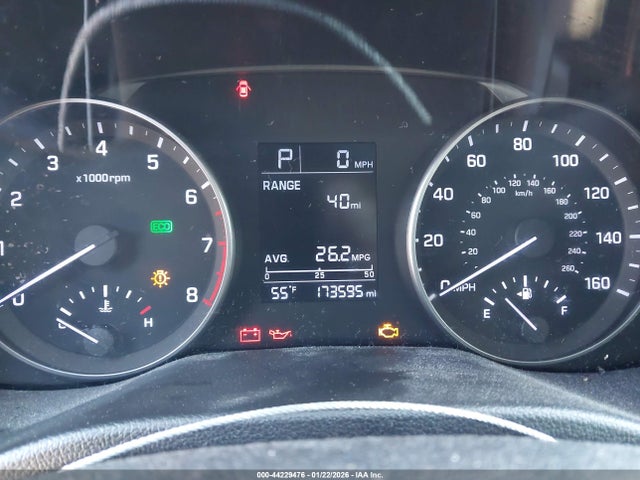 KMHD84LF8HU273429 Hyundai ELANTRA SE