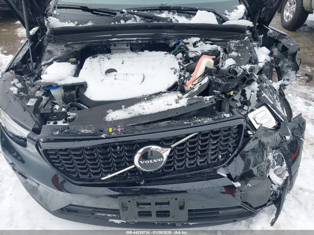 2023 VOLVO XC40 YV4L12UW1P2112497 Photo 9