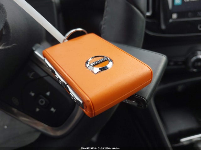 2023 VOLVO XC40 YV4L12UW1P2112497 Photo 10