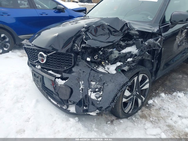 2023 VOLVO XC40 YV4L12UW1P2112497 Photo 5