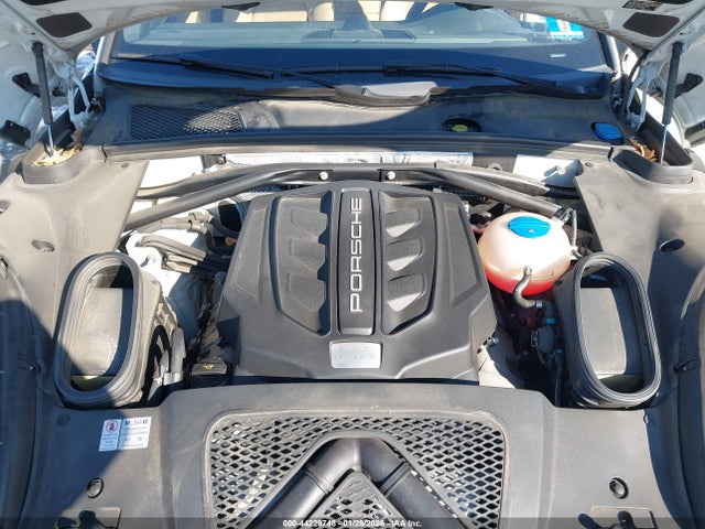 2017 PORSCHE MACAN WP1AB2A56HLB15442 Photo 9