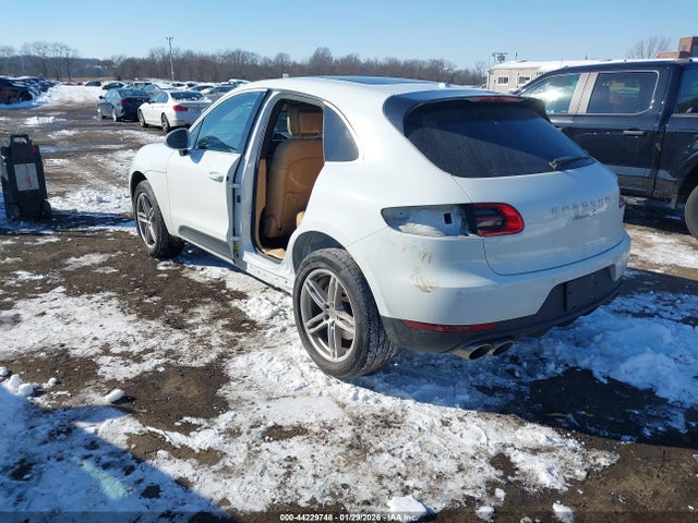 2017 PORSCHE MACAN WP1AB2A56HLB15442 Photo 2