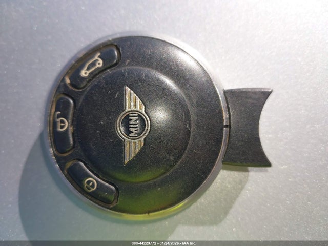 2010 MINI COOPER WMWMR3C57ATU97951 Photo 10