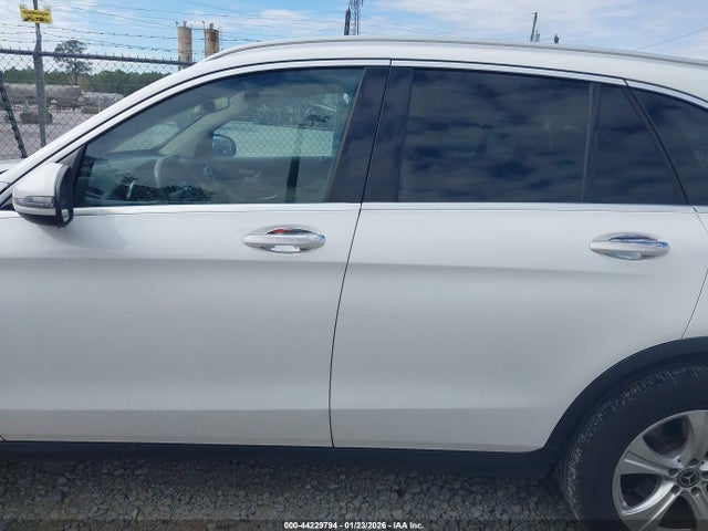 Продажа на аукционе авто 2017 Mercedes-benz Glc 300, vin: WDC0G4JBXHF221983, номер лота: 44229794