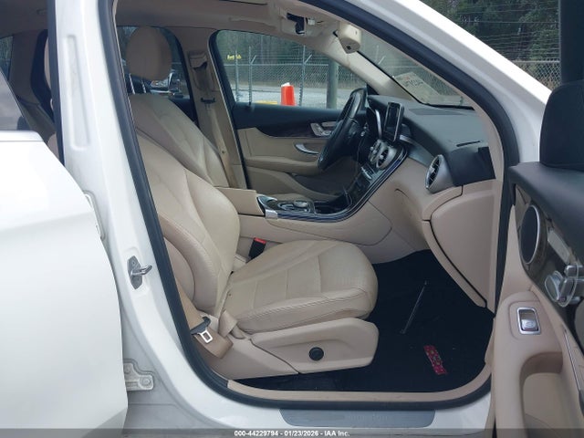 Продажа на аукционе авто 2017 Mercedes-benz Glc 300, vin: WDC0G4JBXHF221983, номер лота: 44229794