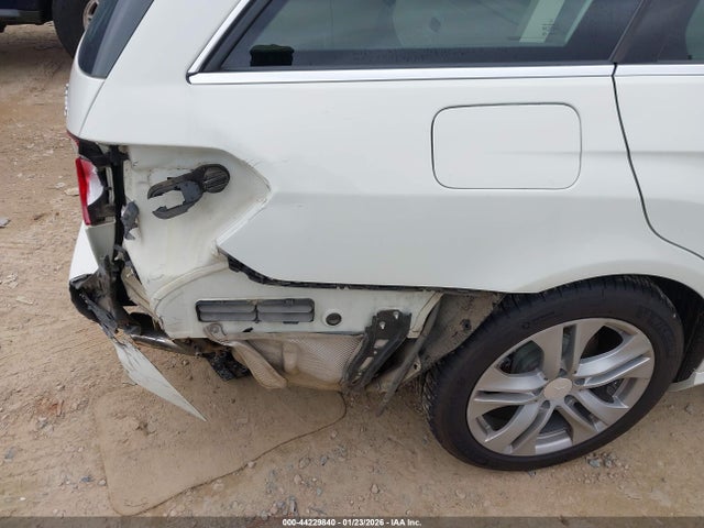 44229840 :رقم المزاد ، WDDHH8HB7BA407218 vin ، 2011 Mercedes-benz E 350 4matic مزاد بيع
