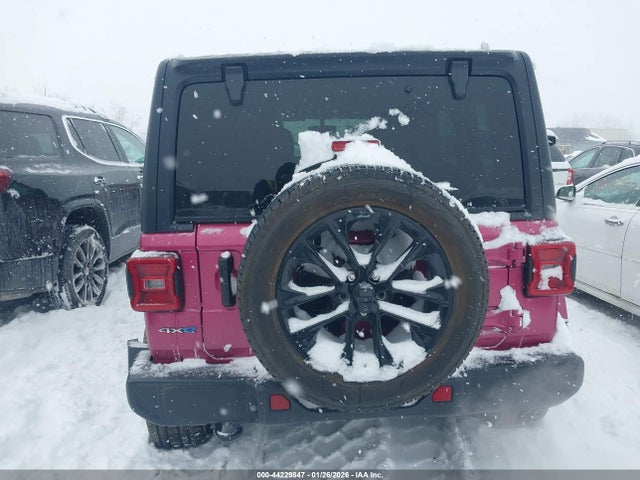 44229847 :رقم المزاد ، 1C4JJXP65MW847586 vin ، 2021 Jeep Wrangler 4xe Unlimited Sahara 4x4 مزاد بيع