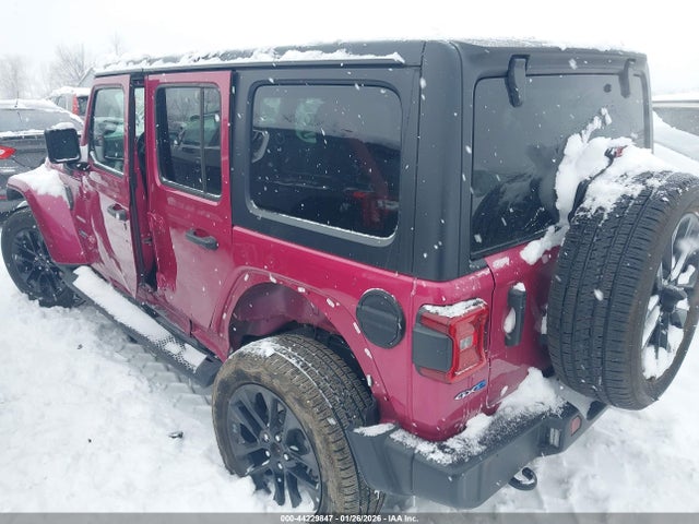 44229847 :رقم المزاد ، 1C4JJXP65MW847586 vin ، 2021 Jeep Wrangler 4xe Unlimited Sahara 4x4 مزاد بيع