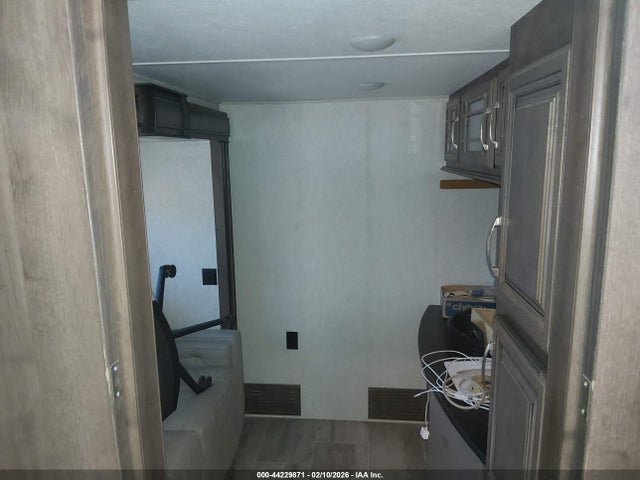 Keystone Montana 2019 4YDF38520K4702547 Image 14