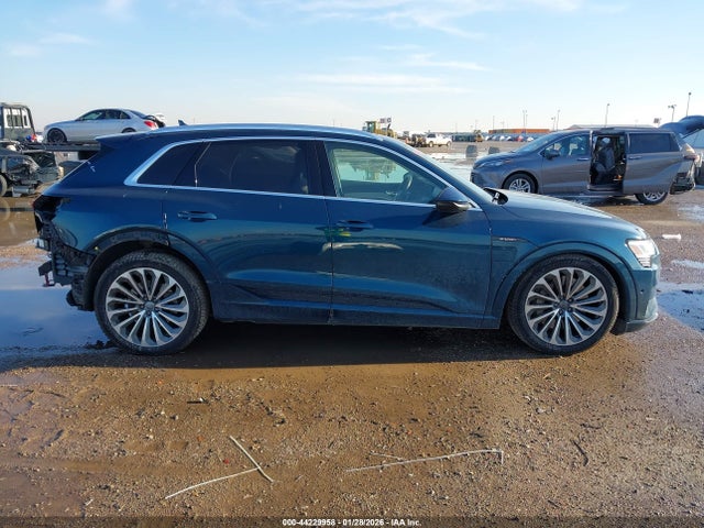WA1VABGE4KB010161 Audi E-tron Premium Plus