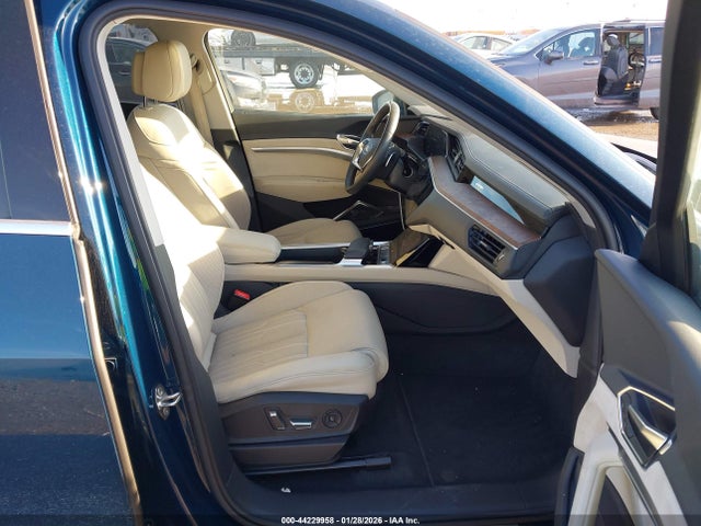 2019 AUDI E-TRON WA1VABGE4KB010161 Photo 4
