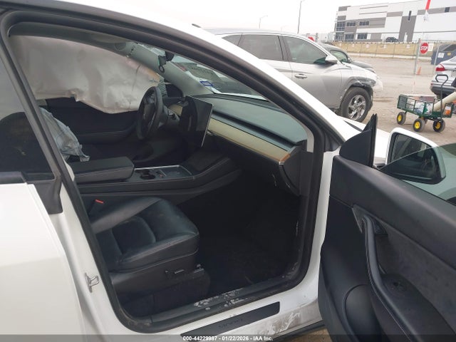 2021 TESLA MODEL Y 5YJYGDEE9MF278252 Photo 4