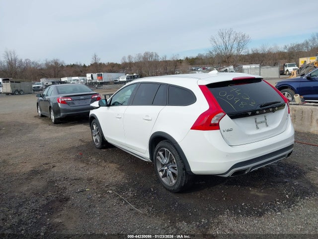 2018 VOLVO V60 CROSS COUNTRY YV440MWK5J2059162 Photo 2